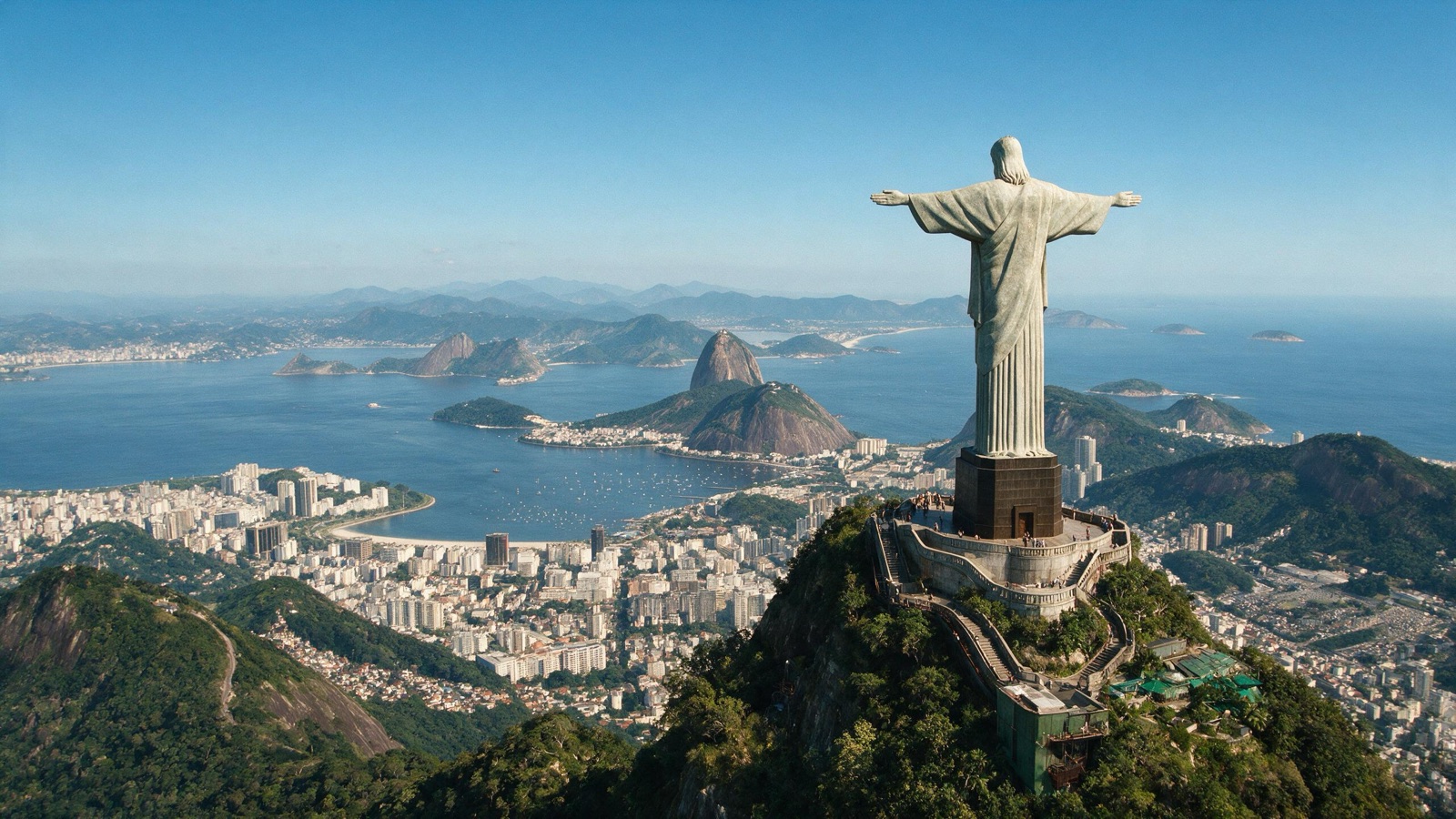 Cristo Redentor sobre Río de Janeiro de día